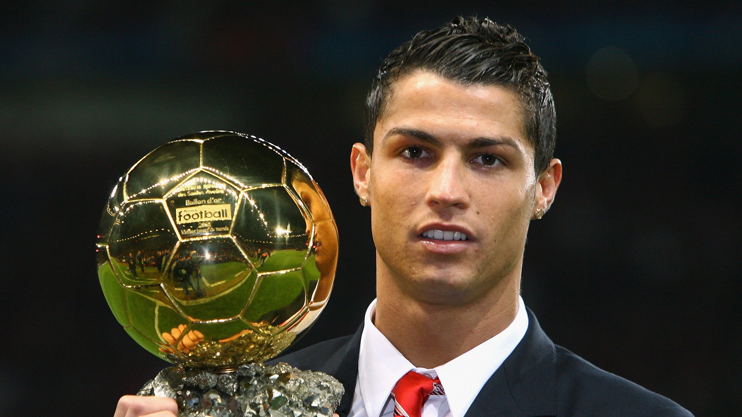 “马科斯·梅特罗的防守技术与速度,为美洲狮队提供全方位保障”