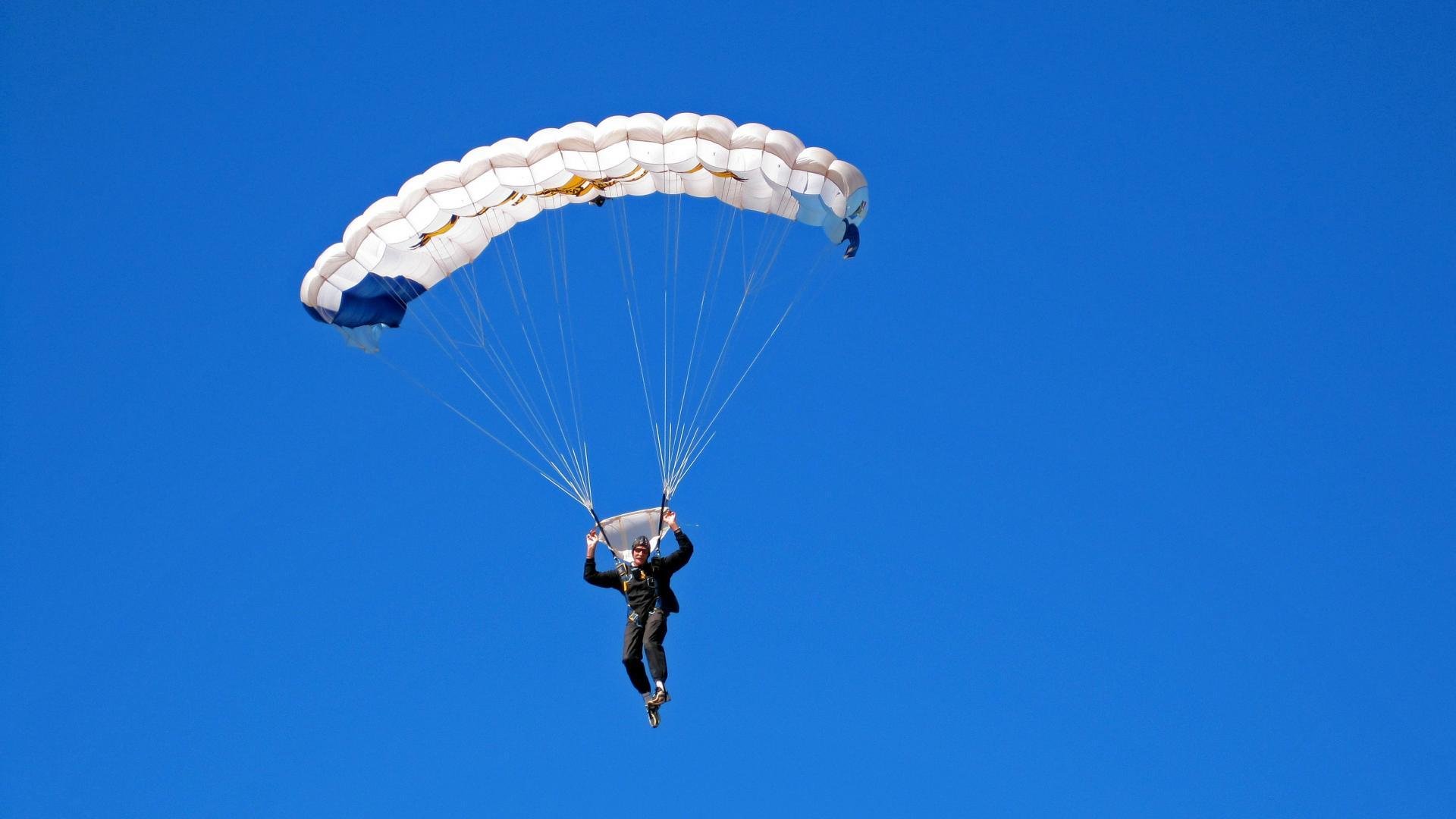 帕特森通过出色的战术安排和球场感知,助袋鼠队领先,帕特森合同