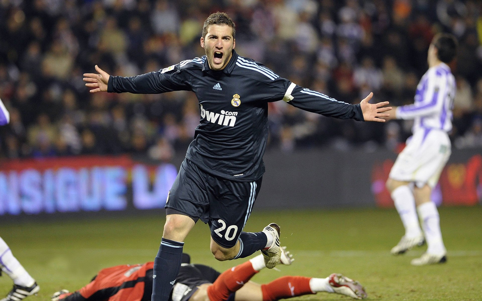 mk体育中国官网-五大联赛球迷消费能力直接影响球队收入，五大联赛球迷最多的球队